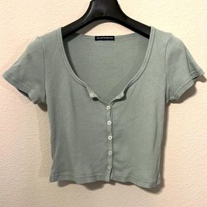 CUTE BRANDY MELVILLE SHORT LIGHT GREEN TOP